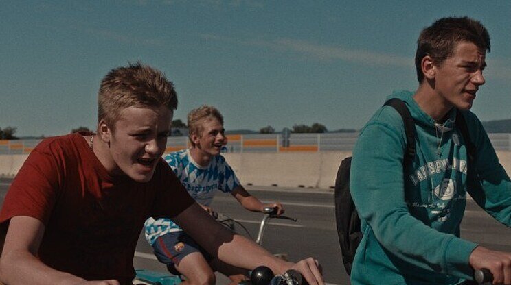 Hore je nebo, v doline som ja