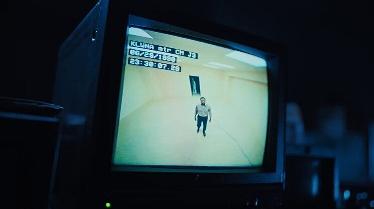 BACKROOMS: ZA STENOU