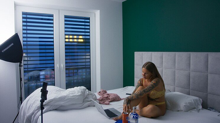 Virtuálna priateľka